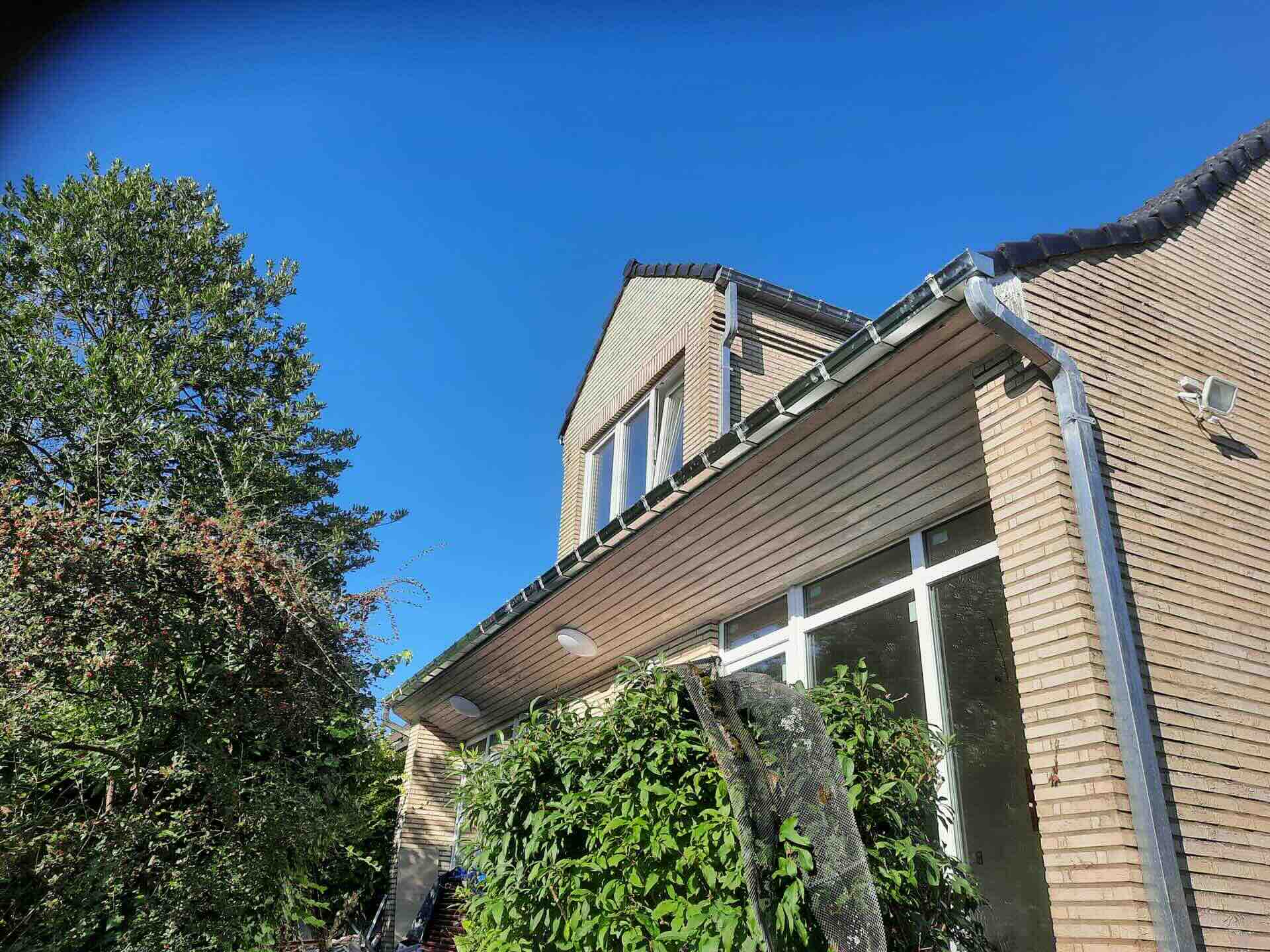 Maison avec toiture ardoise