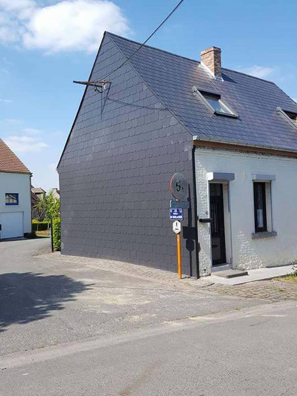 Maison avec toiture ardoise